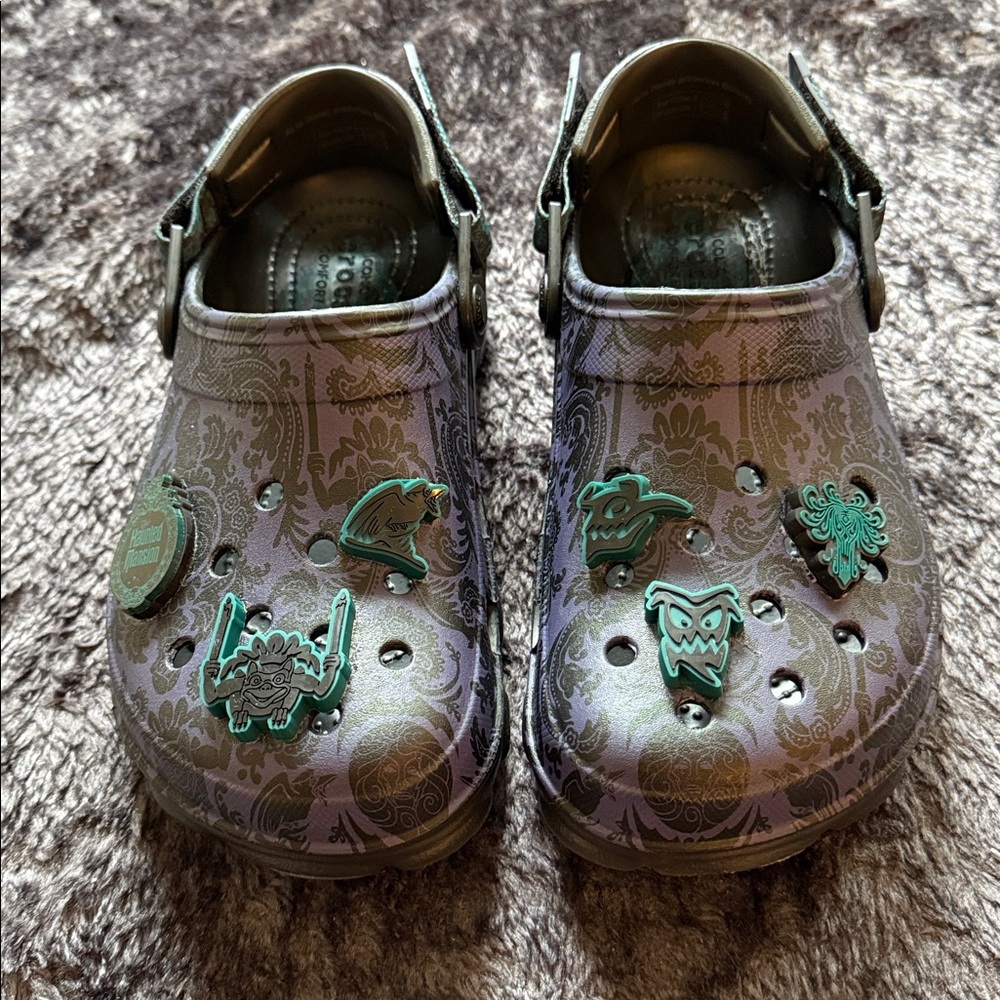 Disney Haunted Mansion Crocs … Women’s 7 / Men’s 5